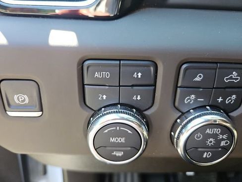Used 2024 GMC Sierra 2500 Denali w/ Denali Reserve Package AWD/4WD image 8