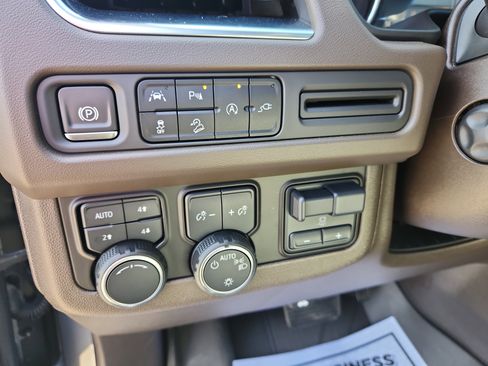 Used 2021 Chevrolet Tahoe Z71 w/ Z71 Signature Package image 27