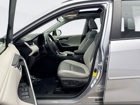 Used 2021 Toyota RAV4 Limited image 10