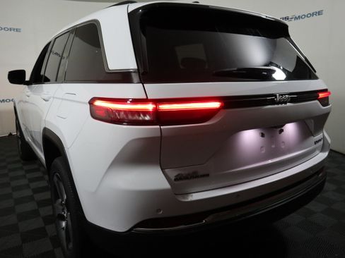 Used 2024 Jeep Grand Cherokee Limited w/ Trailer Tow Package image 8