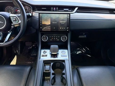 Used 2025 Jaguar F-PACE R-Dynamic S AWD/4WD image 19