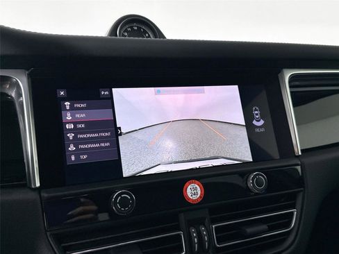 Certified 2025 Porsche Macan AWD/4WD image 23