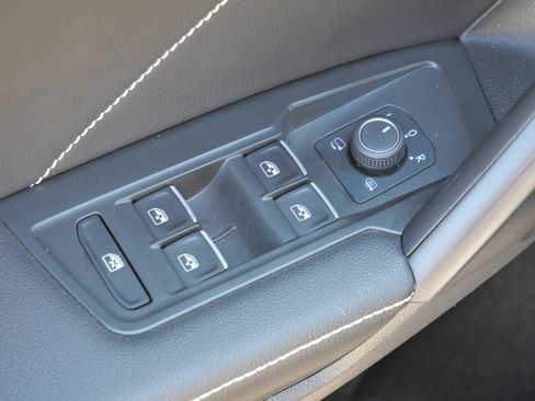 Used 2023 Volkswagen Tiguan SEL R-Line image 19