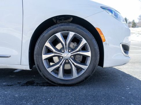 Used 2017 Chrysler Pacifica Limited w/ UConnect Theater Package image 11