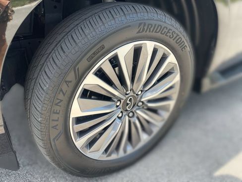 Used 2025 INFINITI QX80 Sensory AWD/4WD image 2