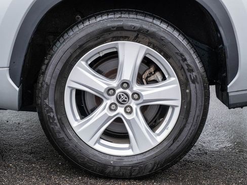 Used 2021 Toyota Highlander LE image 34