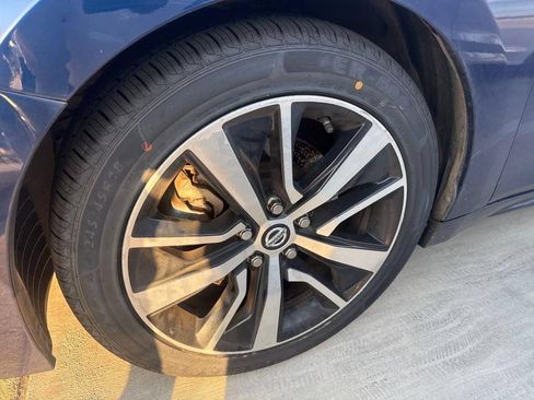 Used 2022 Nissan Maxima SV w/ Floor Mat Group FWD image 14
