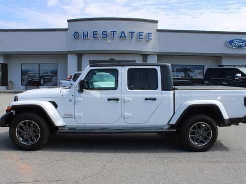 Used 2020 Jeep Gladiator Overland image 1