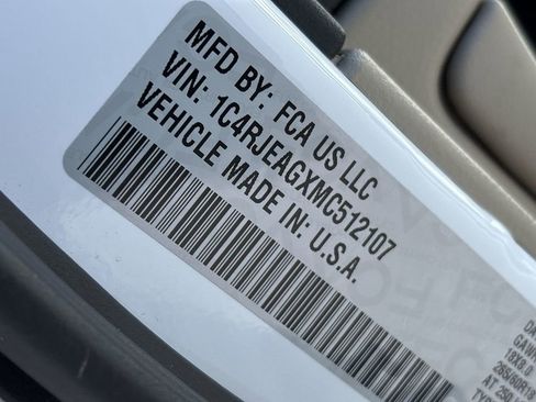 Used 2021 Jeep Grand Cherokee Laredo image 35