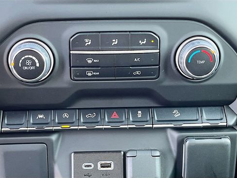 Used 2024 Chevrolet Silverado 1500 Custom Trail Boss AWD/4WD image 15