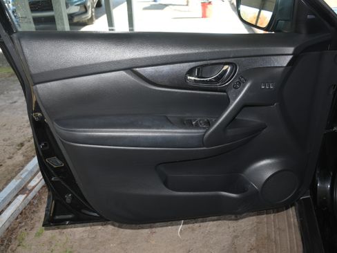 Used 2018 Nissan Rogue SV w/ Premium Package image 9