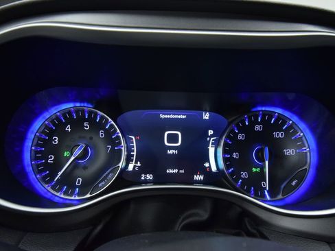 Used 2024 Chrysler Pacifica Touring-L image 20