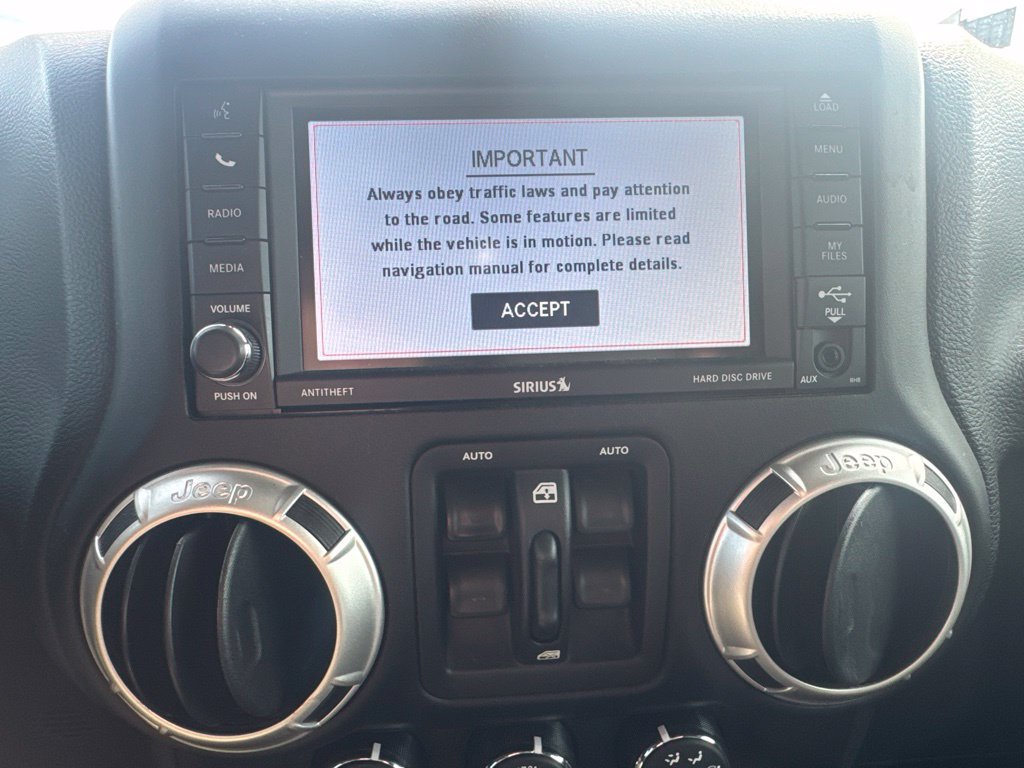 Used 2016 Jeep Wrangler Unlimited Rubicon w/ Connectivity Group AWD/4WD image 32