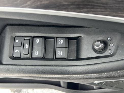 Used 2024 Jeep Grand Cherokee Limited w/ Luxury Tech Group II image 13