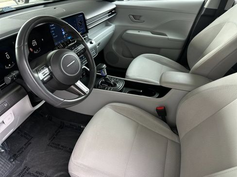 Used 2025 Hyundai Kona SEL FWD image 9