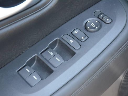 Used 2024 Honda HR-V LX image 9