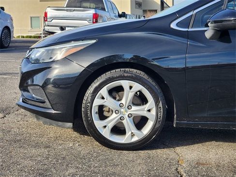 Used 2018 Chevrolet Cruze Premier w/ Enhanced Convenience Package image 9
