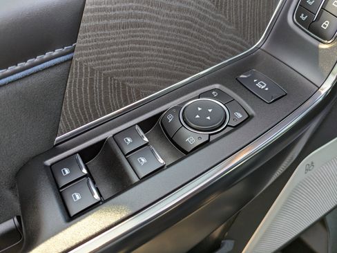 Used 2025 Ford F450 Platinum w/ FX4 Off-Road Package image 21