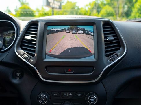 Used 2019 Jeep Cherokee Trailhawk AWD/4WD image 30