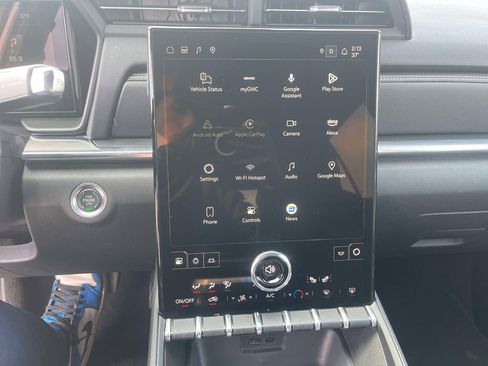 Used 2025 GMC Terrain Elevation image 16