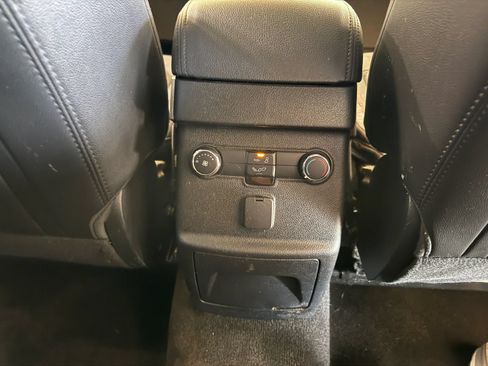 Used 2018 Ford Explorer XLT w/ Equipment Group 202A FWD image 15