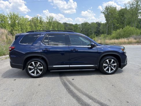 Used 2025 Honda Pilot Elite image 4