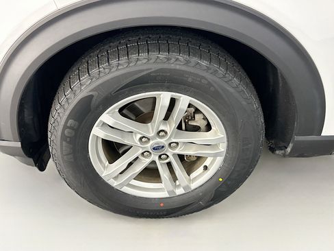 Used 2024 Ford Explorer XLT w/ Equipment Group 202A image 11