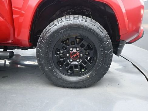 Used 2021 Toyota Tacoma SR5 RWD image 18
