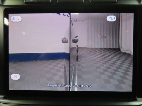 Used 2024 Ford F350 Lariat image 25