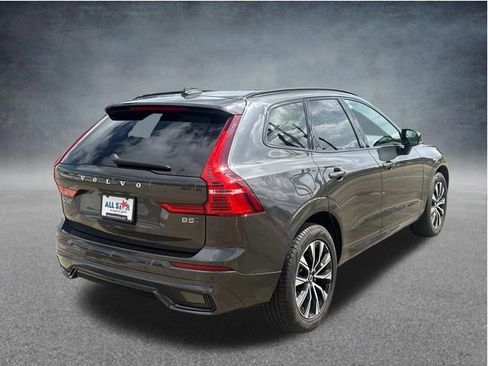 Used 2025 Volvo XC60 B5 Plus AWD/4WD image 9