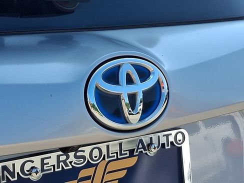 Used 2017 Toyota RAV4 XLE AWD/4WD image 32