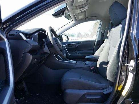 Used 2020 Toyota RAV4 LE image 12