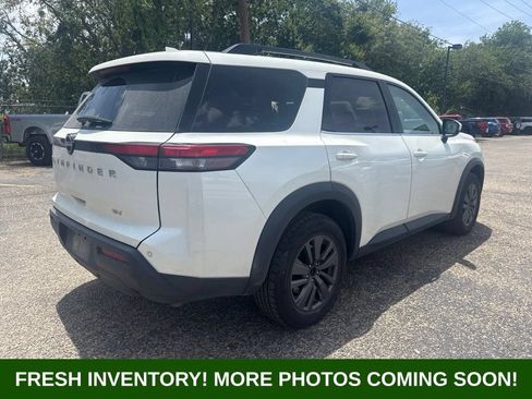 Used 2024 Nissan Pathfinder SV FWD image 2
