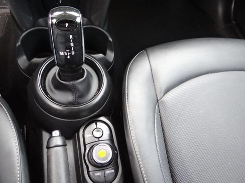 Used 2021 MINI Cooper 4-Door Hardtop image 12