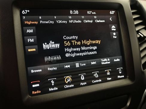 Used 2019 Jeep Cherokee Trailhawk w/ Comfort/Convenience Group AWD/4WD image 17