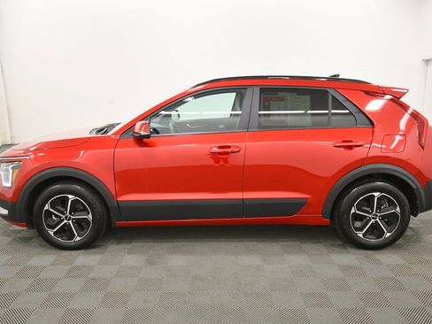 Certified 2025 Kia Niro EX image 4