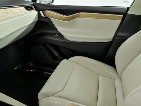 Used 2018 Tesla Model X 75D image 44