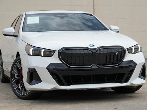 Used 2025 BMW i5 eDrive40i w/ M Sport Package RWD image 4