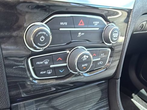 Used 2018 Chrysler 300 Touring L RWD image 35
