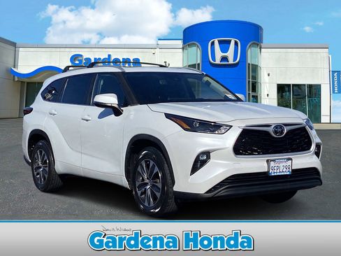 Used 2023 Toyota Highlander XLE image 1