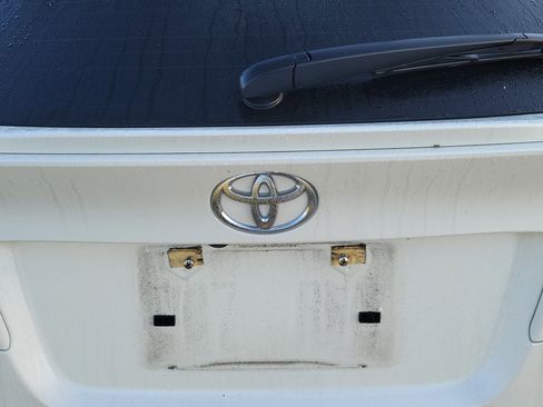 Used 2020 Toyota C-HR LE image 22