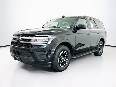 Used 2024 Ford Expedition XLT image 3
