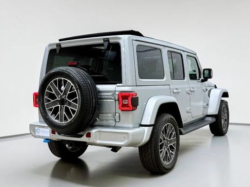 Used 2023 Jeep Wrangler Unlimited Sahara AWD/4WD image 22