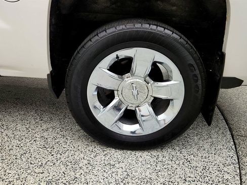 Used 2017 Chevrolet Silverado 1500 LTZ w/ High Desert Package AWD/4WD image 9