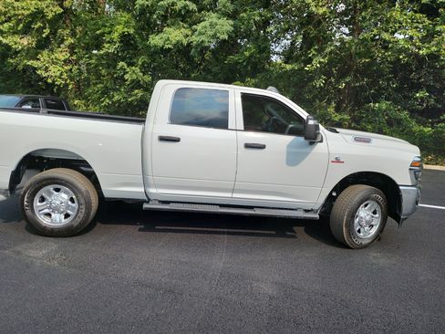 New 2026 RAM 2500 Tradesman AWD/4WD image 25