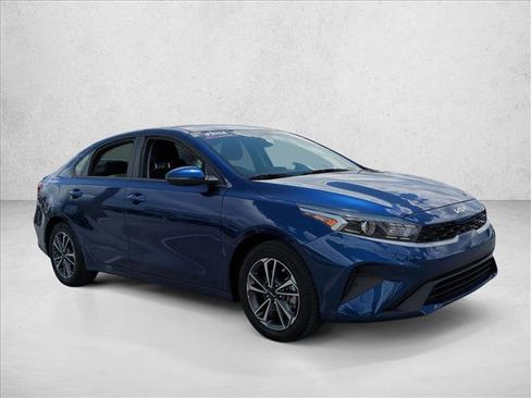 Used 2023 Kia Forte LXS w/ LXS Technology Package FWD image 3
