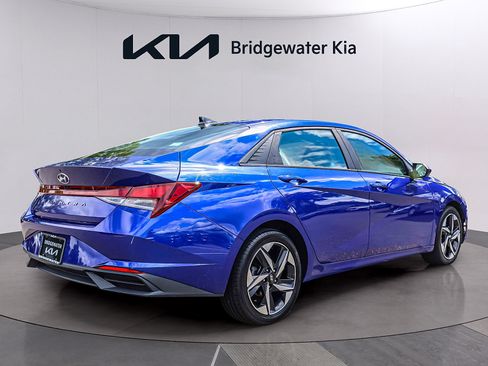 Used 2023 Hyundai Elantra SEL w/ Convenience Package FWD image 6
