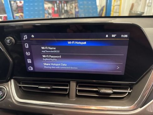 Used 2025 Chevrolet Trax ACTIV FWD image 23