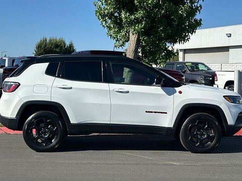 Used 2024 Jeep Compass Trailhawk AWD/4WD image 3