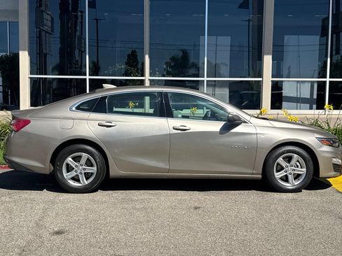 Used 2022 Chevrolet Malibu LT FWD image 4